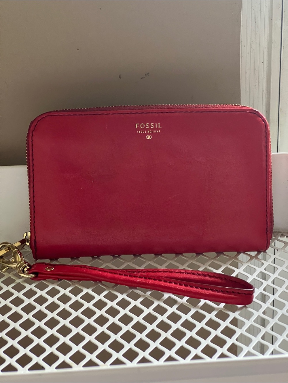 FOSSIL RED WRiSTLET. - Picture 3 of 13